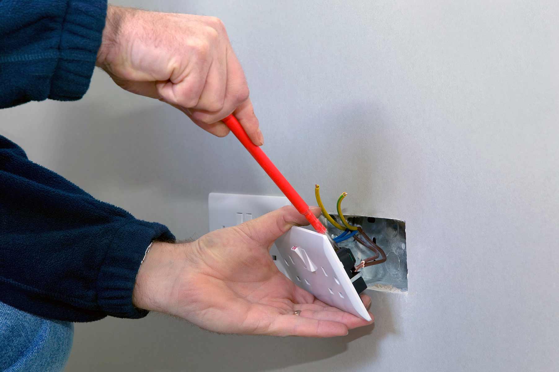 Our electricians can install plug sockets for domestic and commercial proeprties in Ladbroke Grove and the local area. 